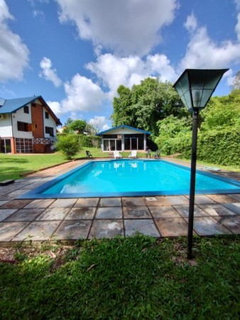 ¡Hermosa casa en venta! 2 Plantas + 3 Habitaciones + 2 Baños + Quincho + Piscina